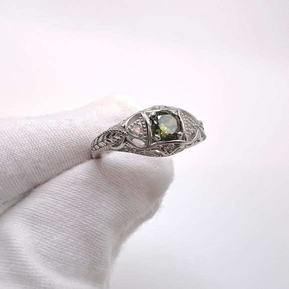 .925 Sterling Silver Vintage Inspired Simulated Peridot Cz Ring - Picture 4 of 17